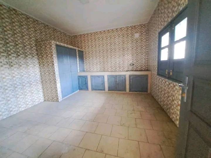 Parcelle  à Vendre avec 2 appartements - Image 3